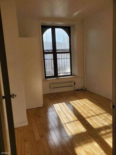 Main picture of 43 Henry St