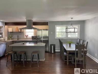 Main picture of 3300 Decker Pl