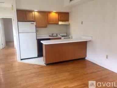 Main picture of 831 Lombard St