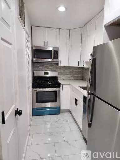 Main picture of 384 Palisade Ave