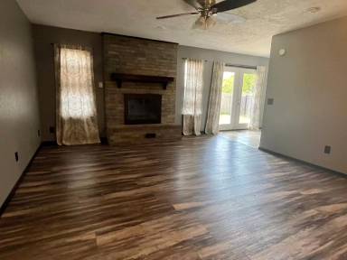 Main picture of 412 Teakwood Ave