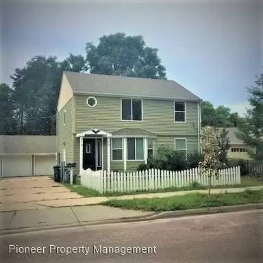 Main picture of 208 W 17th St