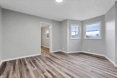 Main picture of 12 E Duncan St