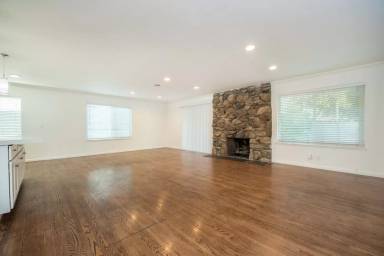 Main picture of 1300 Londonderry St