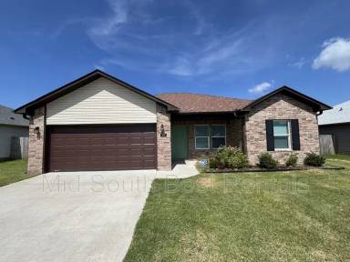 Main picture of 207 Magnolia Ct
