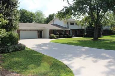 Main picture of 8726 Farmington Dr