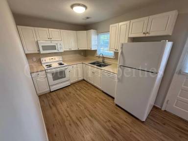 Main picture of 2725 Laguna Ave