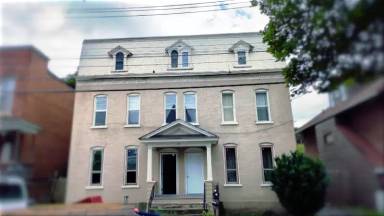 Main picture of 15 Hakes Ave