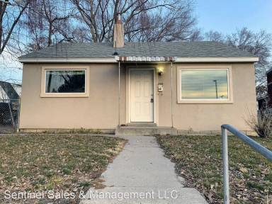 Main picture of 780 N Center St