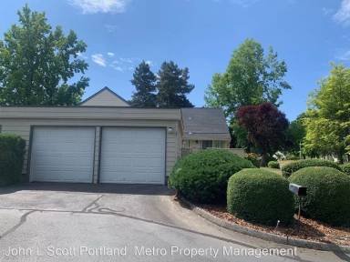 Main picture of 220 NE Village Squire Ave