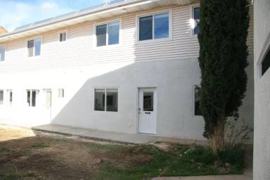 Main picture of 1060 N Louis St