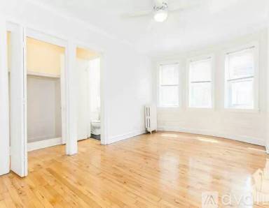 Main picture of 5516 N Kenmore Ave