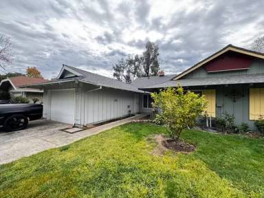 Main picture of 2736 S Whitney Blvd