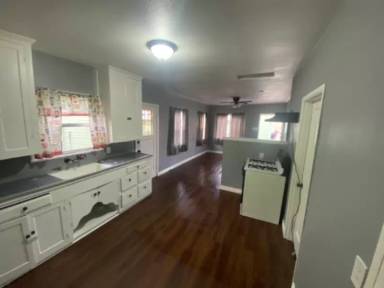 Main picture of 960 1/2 N H St