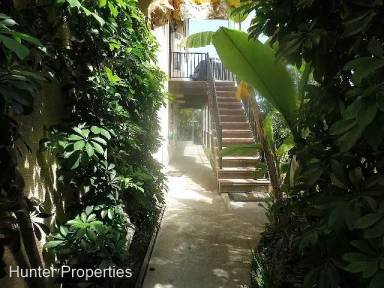 Main picture of 902 Requeza St