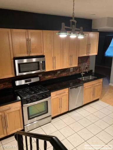 Main picture of 4510 N Ashland Ave