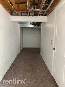 Main picture of 85 E Oak St