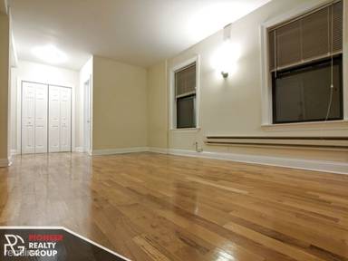 Main picture of 1347 N Dearborn St