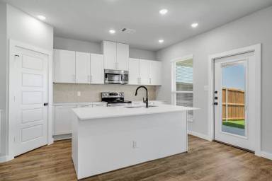 Main picture of AVAILABLE NOW! LUXURIOUS DUPLEX LOCATED ON 1-ACRE LOT IN MIDLOTHIAN, TX!