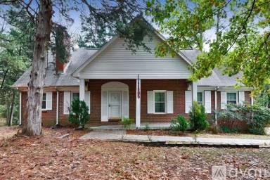 Main picture of 2512 Vista Dr SE