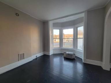 Main picture of 689 2nd Ave