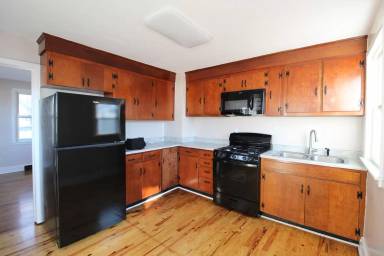 Main picture of 445 Myrtle St