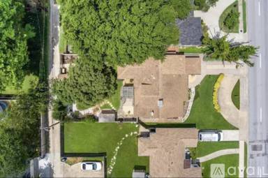 Main picture of 5910 E Mockingbird Ln